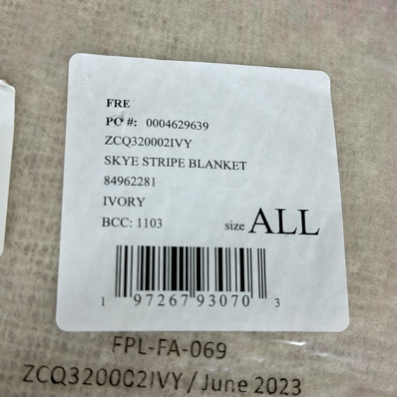 FREE PEOPLE Textured Stripe Throw Blanket Ivory Multicolor Stripe Fringed NWT - Picture 4 of 8